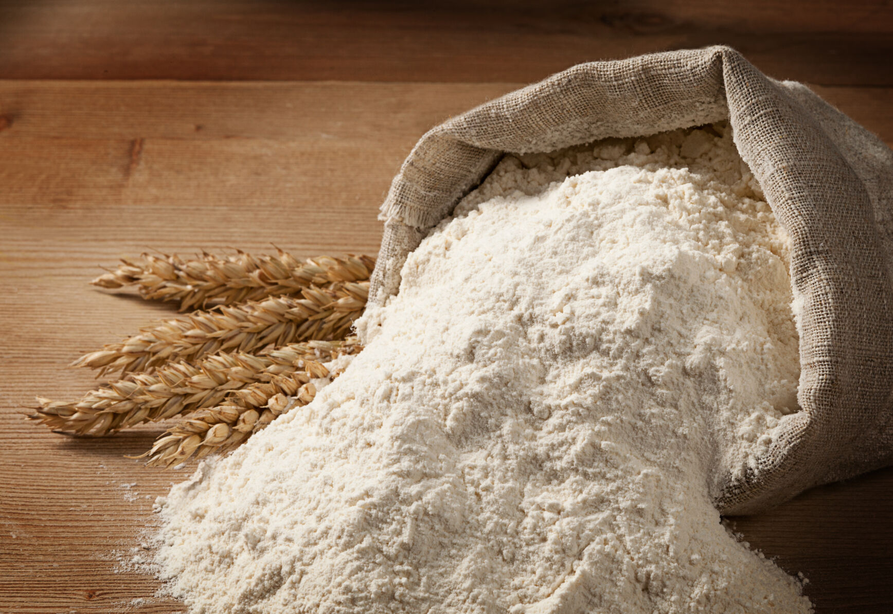 How to handle flour to prevent foodborne illness